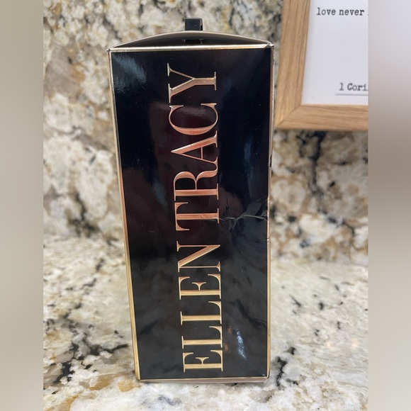 Ellen Tracy Brightening Face Serum Infused with Vitamin C. - Picture 2 of 5